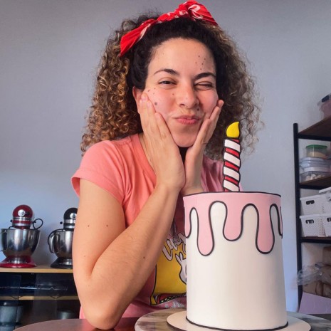 Clase de bordes perfectos y torta 'Comic' con Vanesa Serra de @thecakebox_ar